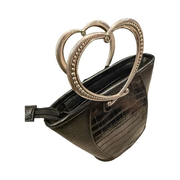 Black Heart Handle Women's Bucket Bag - Picture 13 of 14